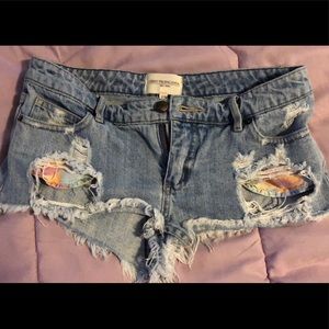 Super cute jean shorts !